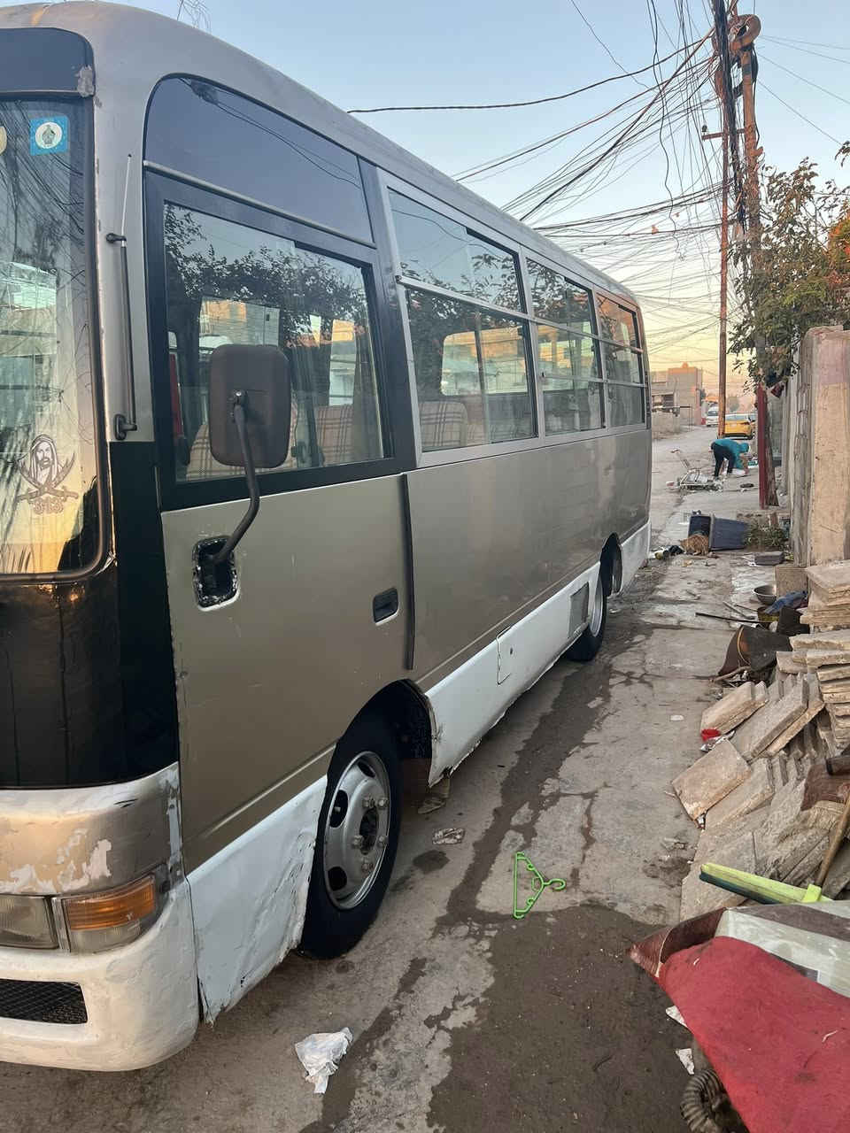 السلام عليكم اعادة النشر بسبب الوعود الكاذبه كوستر نيسان 2002 رقم جديد سنويه لل30 مصفره هيه وغرمات كامله كير ومكينه بلادي كابريتر بانزين تخم تاير امامي جوبلس 17 ونص رقم بصره سياره بسمي تحويل مباشر وصل خط وبحث جدد سعر 100 وبيها مجال مكان بغداد الشعب   هـ ***********
هـ***********
