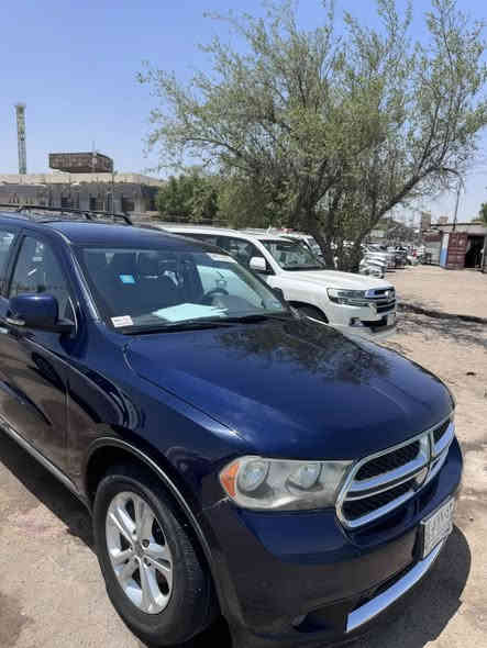 دورنكو 2013 كندي بدون حادث سيارة نضيفة بيها حادث بسيط بالجاملغ الايمن ومعدل بارد محرك هيمي 8 سلندر كير مكينة كفالة حدادية نظيفة رايدها ب 165 وبيها مجال بسيط 
***********
