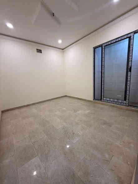 سلام عليكم يعلن شركه ومكتب الأقمار عن وجود 
دار سكن للبيع في حي البنوك
 🔚———
🔺 المساحة : 91  م   بناء 25  فول درجه اولى  

🔻الواجهة: 6.50   م.  🔺النزال : 16 متر    

🔷بناء حديث فول درجة اولى مع خدمات راقية:
      🔹 واجهة مرمر + ارضيات طابقين مرمر
  🔹️الابوب من الصاج 
🔹محجرات المنيوم زجاج 
🔹شبابيك المنيوم عازل  تركي 
     🔹️الصحيات نوع تركي
   🔹نظام( كامرات+انترنت+سبالت)انابيب دفن
      🔹 اضواء سبورت لايت ✨
     

🔶الطابق الارضي: 

      
       🔸استقبال.  
       🔸️صالة 
       🔸️مطبخ مستقل.  
       🔸️خدمات صحية 
       🔸️غرفه  نوم 
 
🔶الطابق الاول: 
 
       🔸️2 غرف نوم ماستر 
       🔸️خدمات صحية 
     

 ✔️موقع مرتب   //.   🔚 شارع 15 + رصيف 4 متر 

📍موقع الدار:
حي البنوك / خلف لحوم البركه شارع باريس
      

______________________________________________

للاستفسار  مراجعة شركة الاقمار 

موقع الشركة البنوك شارع الكنيسه مقابل حلويات تمتوعه

او الاتصال على الرقم او الواتساب

☎️***********
