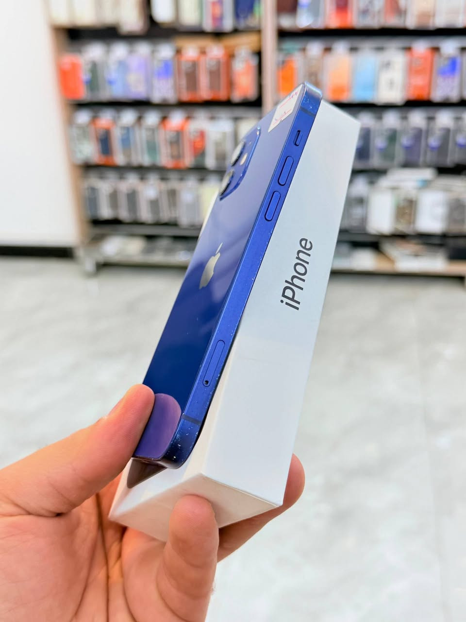 ✅  متوفر بيع بلنقد ولاقساط ✅
ايفون 12 ذاكره 128 بطاريه 87 نضافه 90 ‎%‎ نموذج M لونه المميز كامل ملحقاته وتر بروف وبلحاسبه كله نورمال وتر بروف يعني كلشي ممبدل بي وبي وتأخذه ضمان وصل 5 ايام اي مشكله او عطل يستبدل فورا ومتوفر اقساط على مصرف الرافدين 
السعر 350 الف 🩶🖤
العنوان بغداد البياع شارع 20 مقابيل علي العناب او الشيف السوري مركز الهاتف لاصلي 
📞📞***********
📞📞***********
