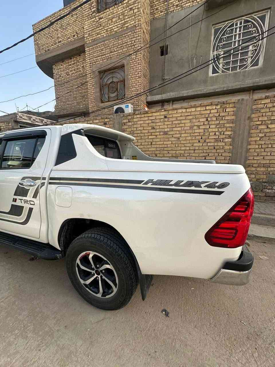 السلام عليكم
#للبيع تيوتا هايلوكس  
2018 
trd 6 سلندر 
رقم اربيل سنويه ل2029 
السعر 280$ وبيها مجال 
*********** 
واتساب موجود
