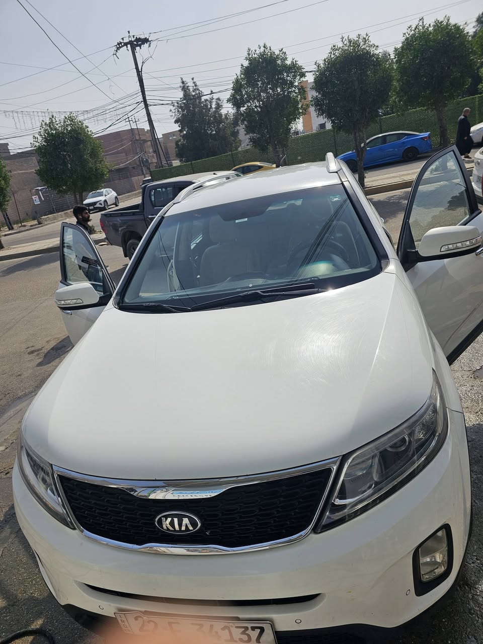 السلام عليكم...سورنتو أربيل موديل ٢٠١٤
المواصفات  ٤سلندر خليجي ٢٤٠٠حجم المحرك بأسمي السنوية ٧ راكب ٣قطع ترحيب بصمه أبيض الون البيع على السونار تبريد ٣ قطع كشن السائق كهربائي 
*********** بيع فقط كافة حقوق المشتري مضمونه بموجب القانون وكالة او تحويل 
بغداد السيدية
