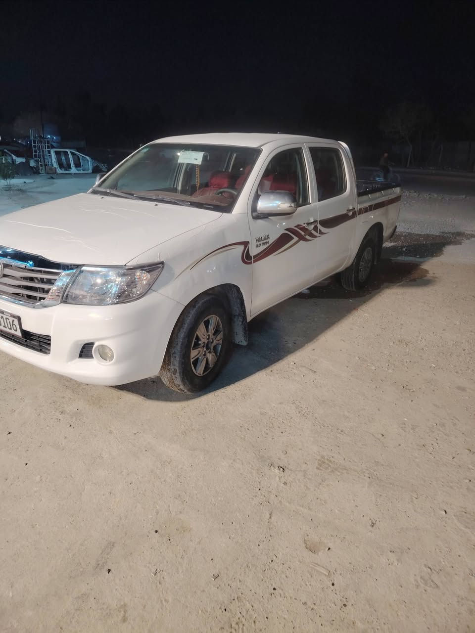 سلام عليكم للبيع تيوتا هايلوكس موديل 2012 رقم ديالى دولي تحويل مباشر كير اوتوماتيك للاستفسار ***********
