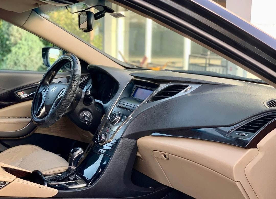 Hyundai azera 2013
Azera 2013
هیۆندای ئەزیڕا خلیجی2013.v6 بێ بۆیاخ و بێ مەکینە کرانەوەبەشەرت💯. تەنهالاستیڪی قەپاغ تابوتم گۆڕیوەوبەس✔ سەیارەڪە زۆرتوندو تۆڵە
تەنها③پەڵەی زۆر بچوک ساردی هەیە لەوێنەڪەدیاری ڪراوە 6 پستۆنی مەڪینە 3.0 فول مواسەفات بەس پانۆراما نییە
ڪوشن جلد - ڪوشن هیتەر - ناو زەرد - ئاوێنە شەفت - ٣ پەردەی بیلاد - لید - لایت بەرزو نزم - ڪامێرەی پشتەوە - حاسەی پشتەوە - تەبرید②زۆن و زۆر مواسەفاتی تر.... ژ.م ⬌واتساپ***********
{120$.مەجالێکی برایانە}🤝
...............................................................................
هيونداي أزيرا 2013 خليجي

محرك V6، بدون صبغ وبدون فتح أو تصليح للمحرك، شرط الفحص والسونار 100٪.
تم تبديل جلدة غطاء المحرك فقط ✔
السيارة قوية جداً وعزمها ممتاز.
يوجد فقط 3 بقع تبريد صغيرة جداً موضحة في الصور.
محرك 3.0دوش لمرغوب، فل مواصفات ما عدا السقف البانورامي.
المواصفات:
مقاعد جلد
تدفئة المقاعد
داخلية باللون البيج
مرايا كهربائية قابلة للطي
3 ستائر وكالة
مصابيح LED
إنارة عالية ومنخفضة
كاميرا خلفية
حساسات خلفية
تكييف ثنائي المناطق (دبل زون)
والعديد من المواصفات الأخرى
للتواصل واتساب: ***********
{120$.وبیها مجال}🤝@
