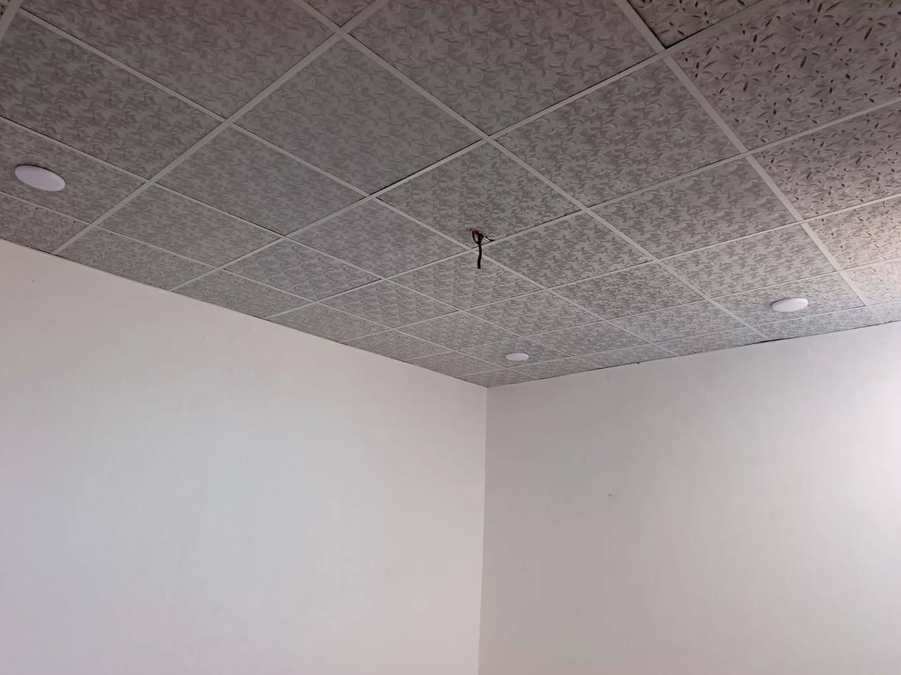 #بيت للبيع مقابل ملحق قرية الغدير 
المساحة (١٠٠ متر )  شارع اسواق تلعفر 
  تفاصيل البناء  # غرفة + صالة + استقبال +مطبخ  مع الحمامات بناء كونكريت أساس وسقف  شارع مبلط  وكهرباء 
السعر المطلوب  (٣٥  مليون  مع المفاوضة ) 

  للتواصل والاستفسار 

#مكتب  بركات الرحمان 
 
***********
