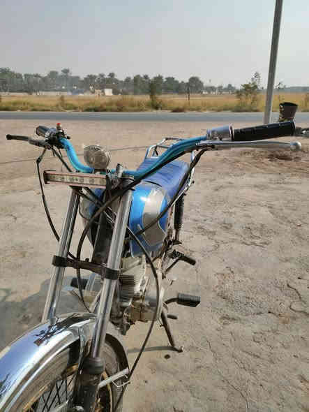 السلام عليكم دراجة للبيع تجميع مكينة ارشاا 
السعر200وبيها مجال حك الجية 
للتواصل***********
