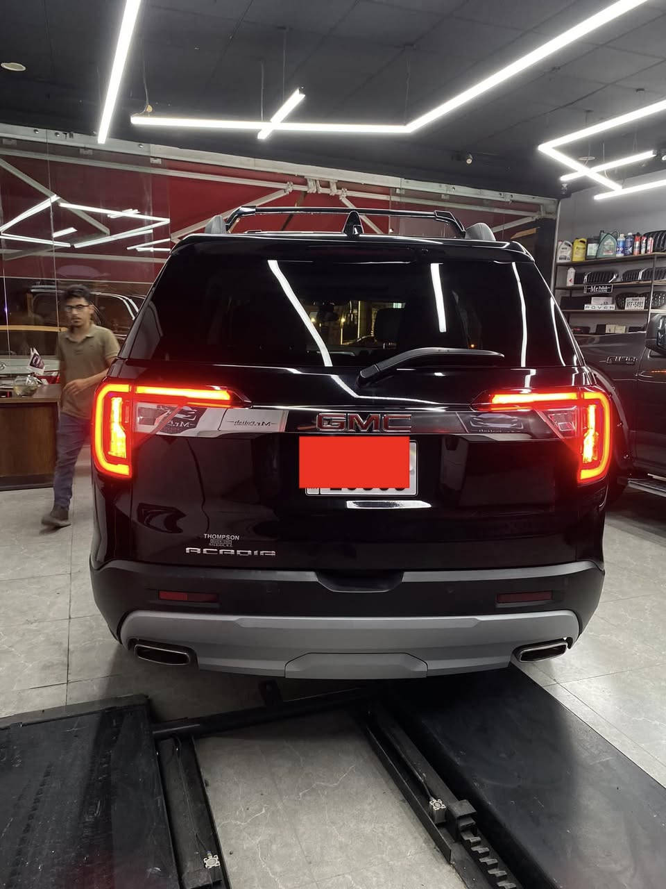 السلام عليكم من رخصة الادمين

‏GMC Acadia 2023 sle
كلين بدون صبغ، فقط جزء قليل تعديل بارد.
ايرباك راجع سيستم بشرط أن يشتغل خاصة الستيرن والدشبول
السيارة مسجلة باسمي.
السيارة ماشية 24 الف 
محرك اربعة سلندر تيربو
نظام اقتصادي Economy 
ثلاث انماط قيادة نورمل ، سبورت و ثلج
ثلاث صفوف مقاعد
كشتات vip 
كشنات امامية كهربائي ، هيتر
تبريد مركزي خلفي ، امامي منفصل
بانوراما
داخل لونين رصاصي و قهوائي
دخول ذكي للابواب ، بصمة
تشغيل عن بعد
٣٦٠ درجة رادار ، يعني رادار امامي ، خلفي و جانبي
نظام اوامر صوتية
مثبت سرعة 
تنبيه بالاصطدام
الجنطة كهربائي وتفتح بإشارة بالقدم
مانع الانزلاق
إطفاء و تشغيل المحرك تلقائي عند الوقوف في الترافك 
قرائة خطوط الشارع
اشارة بالمري
صورة الحادث مرفقة مع الصور
25700 $
للاستفسار الاتصال على: ***********
واتس اب ، ڤایبر تلگرام
