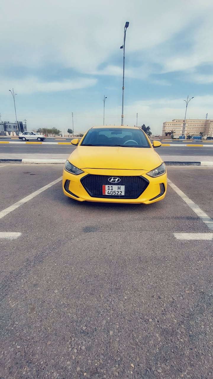 السلام عليكم 
النترا 2017 امريكي حادثها باب خلف السايق وقبق البانزين معمرات نفسهن ليبل واحد السيارة كير مكينه حداديه مكفولات جدد السعر 135وبيها مجال بصيط ***********
