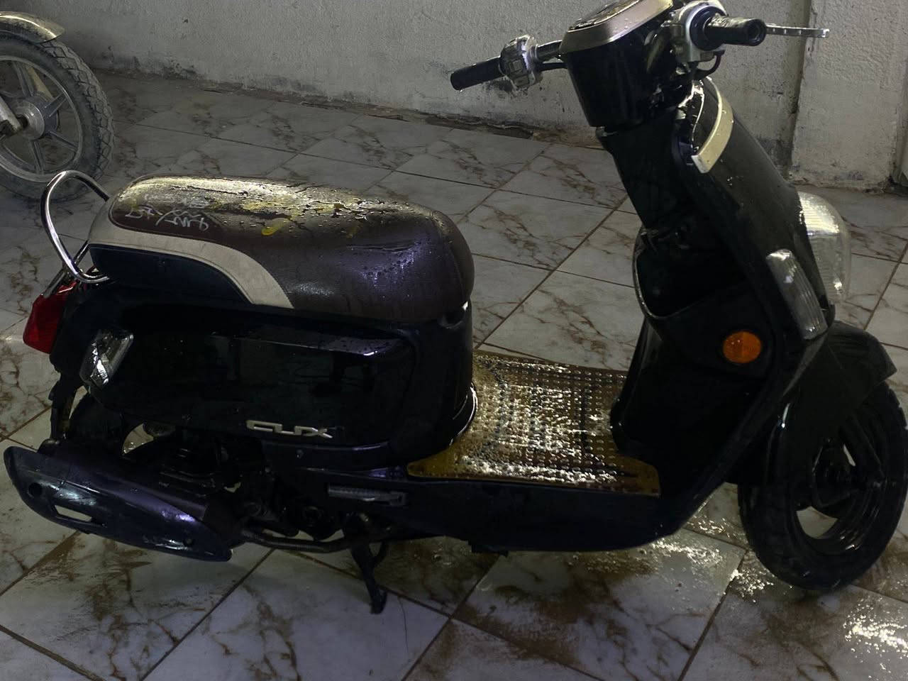 بولسي مسطره نوزل بلاديه
صار اسبوع طالعه من الحاويه اي نقص مابيها عده الشاشه فقط 
للاستفسار ***********
