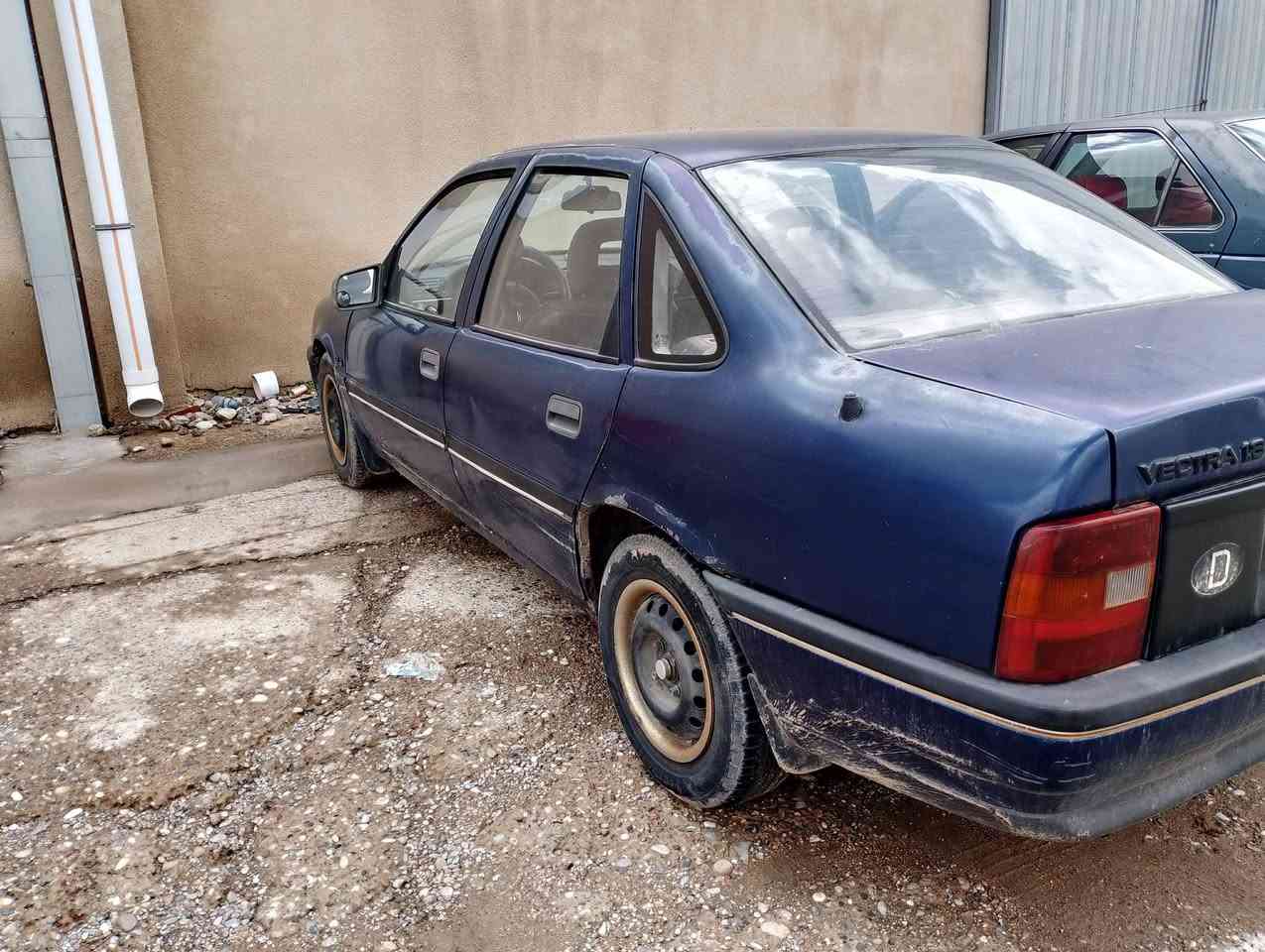 اوبل فكترا 
اللون نيلي
موديل ١٩٩٢ كير عادي 
صندوق محرك حجم ١٨ دوش
باسمي شرط تحويل سنوية تسقط ٢٠٢٨
محرك صرف
 صبغ دوار ودوسات 
قفل مركزي ستيرن بور 
كهربائيات شغالة تدفئة 
السعر ٣٨ مجال بسيط 
للاستفسار ***********
