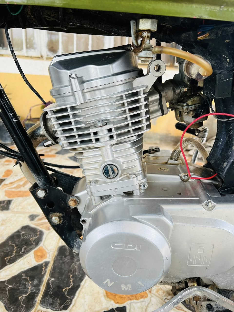 السلام عليكم ماطور للبيع النوعً نامه  موديل. 21   محرك  25 جديد  تانكي جديد  لايت شغال  تايرات جدد الماطور جاهز ماعايزه. شي  السعر 350    المكان العلم. رقم الهاتف ***********  🏍️🔥
