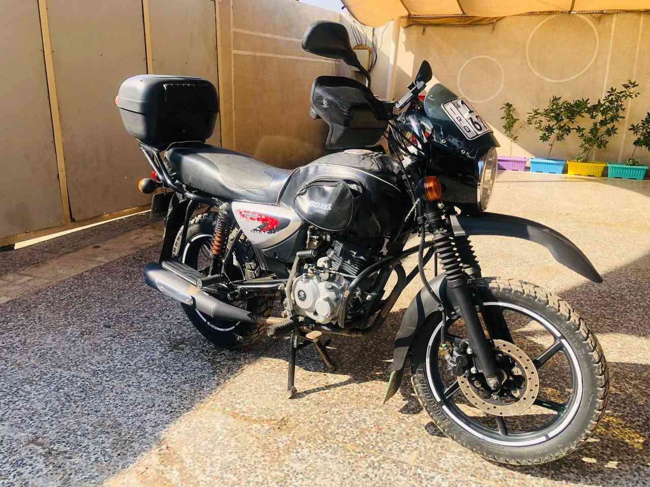 السلام عليكم اخوتي المباوعين دراجة مواليد 23 ممشتغل بيهة دلفري شاهد الله بس لدوام مخليهة  
مرقم وكامل 

دراجة حلوة ونضيفة وسعرهة بعد احلا 
وماديرلهة دهن حي الله لابوية كلة درجة اولى 
 ومداريهة مثل المي بالصينية 
ترايك تروح بيهة لنهضة وترجع وخوك يبقة يمي 

السعر مليونان ونصف 
مكاني بغداد جسر ديالى الجديد 
***********
