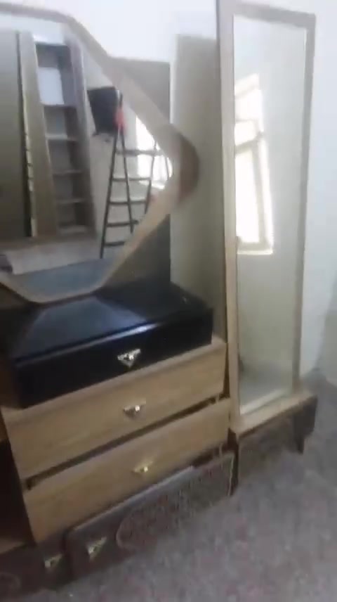 للبيع غرفه و كاونتر للبيع الشراي هذا رقمي *********** مكاني بابل الحله

