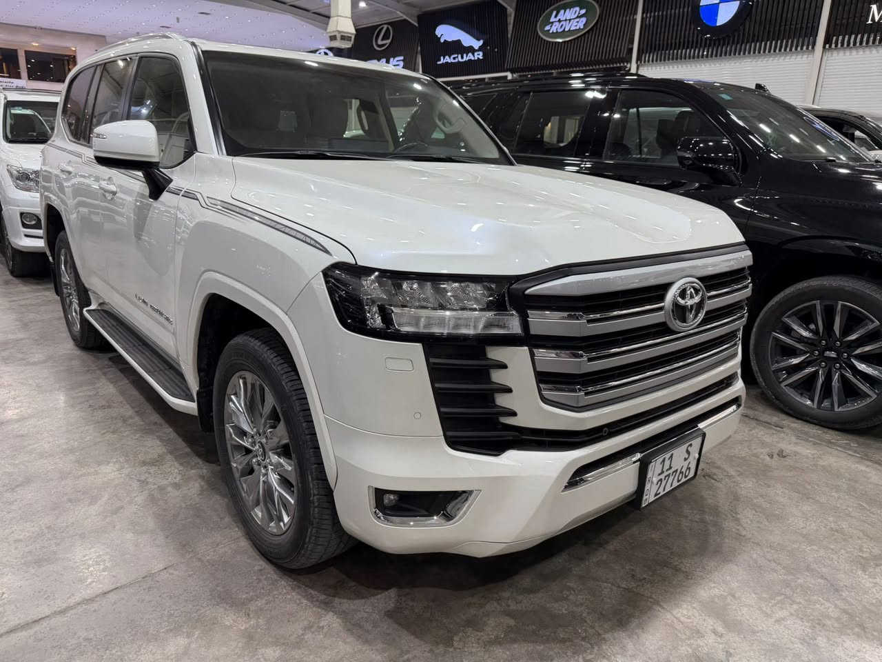 لاندكروز 2023 ساز فول 
السياره جديده جدا 
رقم بغداد الجديد 11 
بعدهه بضمان الشركة 
ماشيه 10 الف فقط 
مكفوله كفاله عامه ( بيهه رصعه صغيره باب الراكب فقط ) 
السعر 66 الف . 
للاستفسار ع هذا الرقم 
***********
مكانهه بغداد
