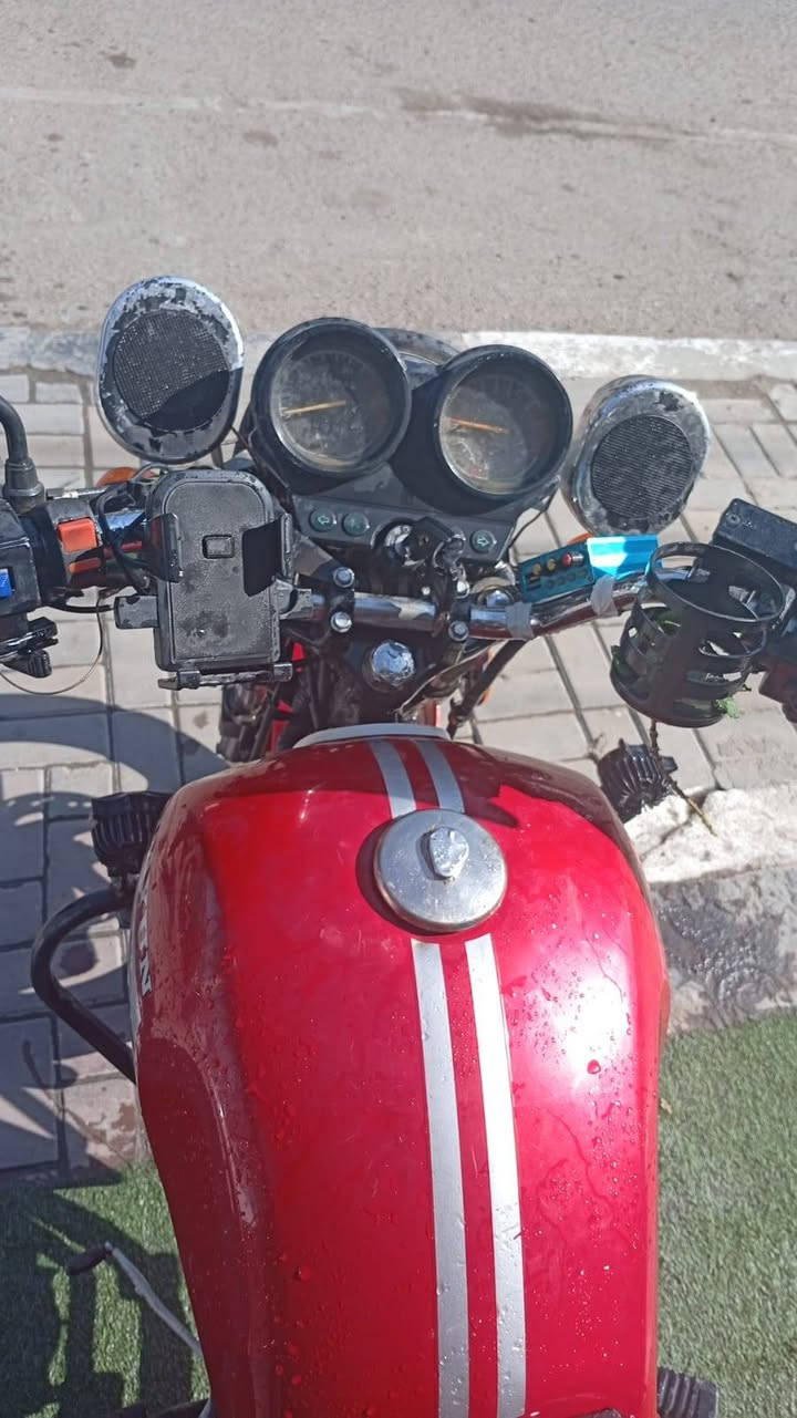 سلام عليكم دراجه للبيع دايون 2022 مرقمه بأسمي تحويل ثاني يوم كهربائيات شغاله كامله شراي يتصل اسيا *********** 
زين ***********
