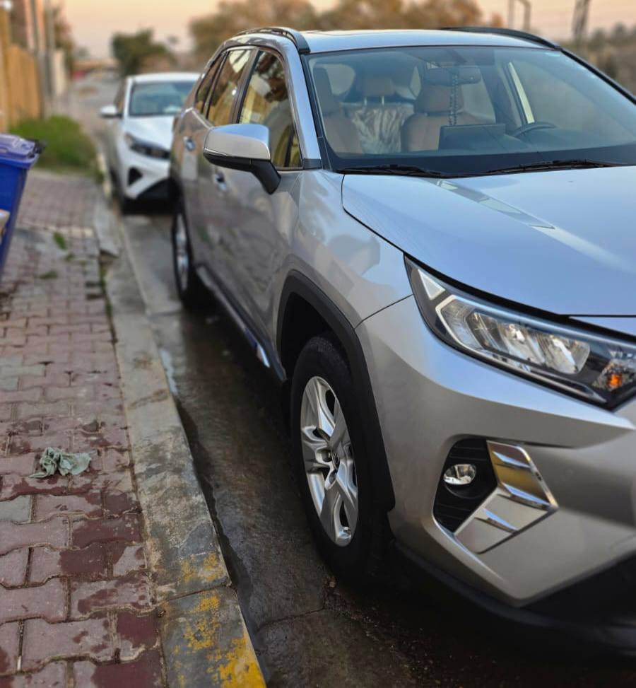 راف فور موديل 2020 ( خـليـجـي )
 شركه ساز ماشيه ٣٨ الف رقم اربيل مكفوله 
من الصبغ بس بارد بلباب الخلفي
محرك كير واير بشرط مامفتوح 
سيارة حيل نظيفة كلشي عل بلاد جديد 
سنوية هزة كلشي جديد مدفوع لـ
باسمي السنوية بشرط تحويل وغرامـة
سيارة مابيـها دينار مصرف كامل من كل نواحي
رقم صاحب سيارة ***********
