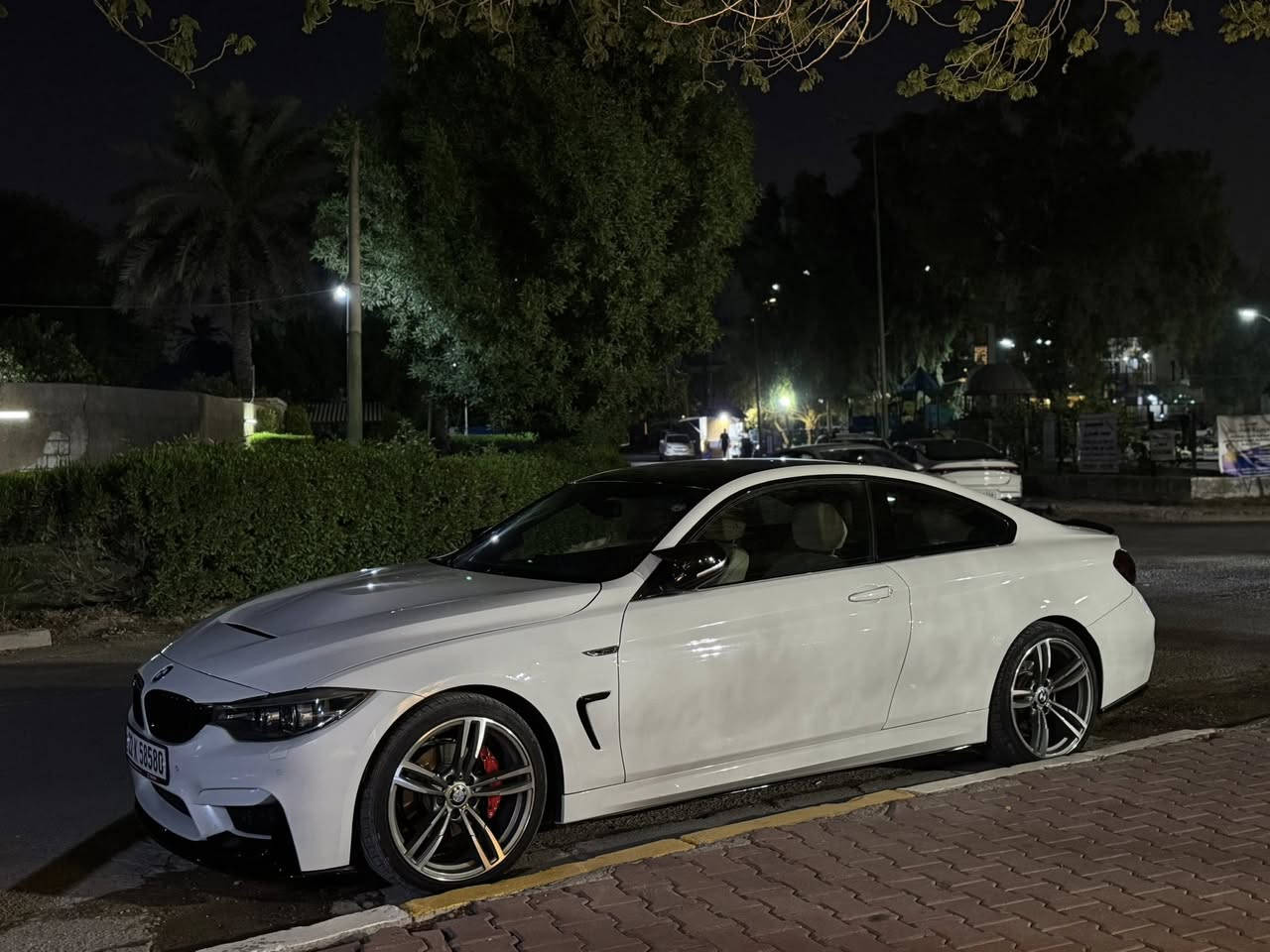 الجميله والجديده كلشش bmw 430i 2019 فولل 1/1 للاخير رقم اربيل 
مواصفات / فول للاخير 

خزن ميموري 

كشنات جلد 

دخول ذكي 

سياره افول شي بفئتها 

عليها اضافات هوايه 

كت M4 دعاميات اماميه خلفيه + بنيد ام فور البلادي موجود 

دركه كاربون فايبر m4 

ويل m4 

دفيوزر وحلوك صالنصه m4 سياره صفر مسج بدون نقص وجديده بمعنى الكلمه ماشيه 65 الف 

حادثها / باب سايق مبدل لون + جاملغ خلفي نصه صبغ فقط 

سعر / 218 وبيها مجال بسيط كلشش سياره ماكو اختها وخير من الله 

مكاني حي البنوك شارع الكنيسه ***********
