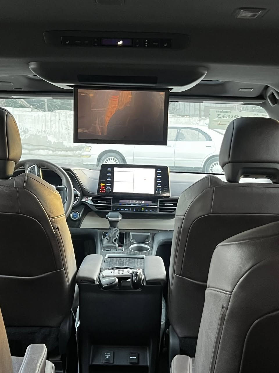 سلام عليكم سينا بلاتينيوم ٢٠٢٤ لون اسود للبيع سياره فقط صبغ باب صندوق فقط  حادث جدا بسيط بحاله الوكاله الداخل القرميدي المميز خمس كامرات شاشه عرض وسطيه سقفيه كراسي VIP ثلاث قطع تبريد كراسي تبريد رقم جميل مميز بسمي من غير ايرباك ماشيه ٢٠٠٠٠ السعر ٣٤٠ ورقه قابل للتفاوض مكان السياره شارع فلسطين للاستفسار ***********
