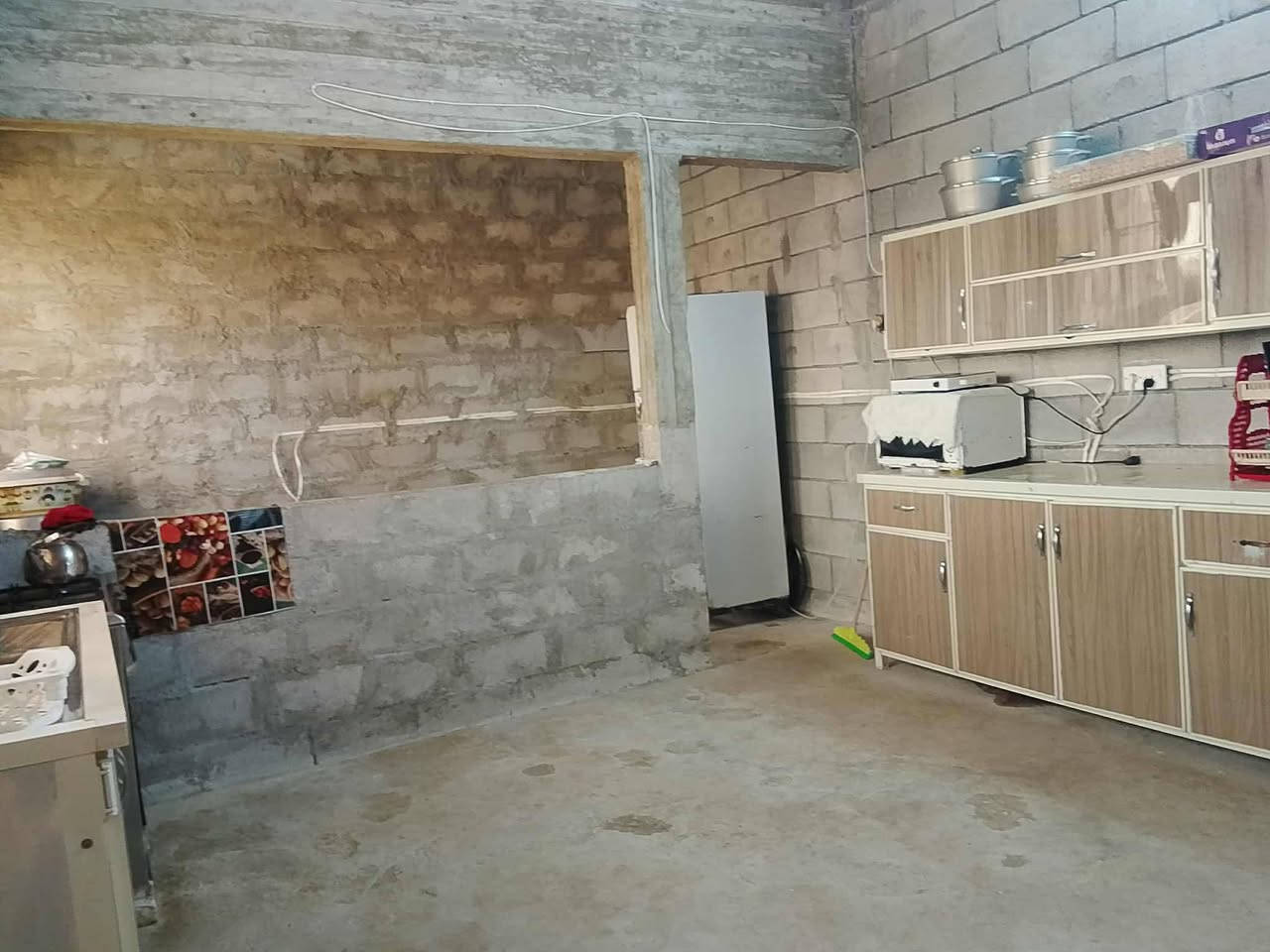 بيت مع قطعة ارض مساحة البيت 190 متر  بيت غرفتين وهول ومشتملات ومطبخ حار وباردواستقبال  وحديقه  المساحة الكامله 600 متر زراعي داخل البيت كهربائيّات ومجاري فول وغرفتين وهولين  ملبوخين   عل شارع كركوك  االسعر, 45بي مجال بسيط


**إذا كنت صاحب هذا الإعلان وتريد حذفه لأي سبب، رجاءا أرسل رسالة إلى الدعم الفني**