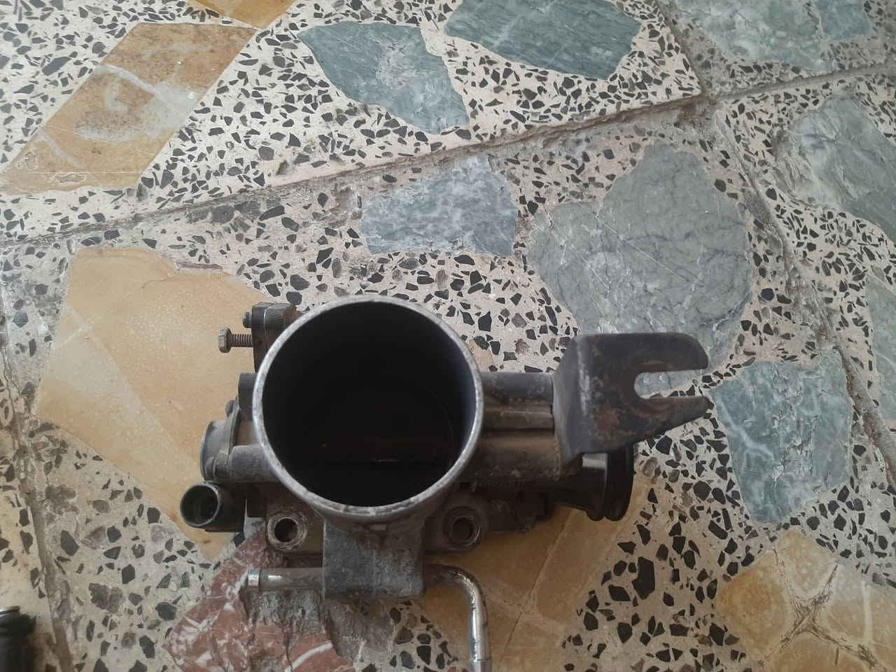 اسلام عليكم عندي جويتر مال مكينه جمره وتخم نوزلات احمر واسود وعنبار الفوك وعبوه وتجوات  ***********
