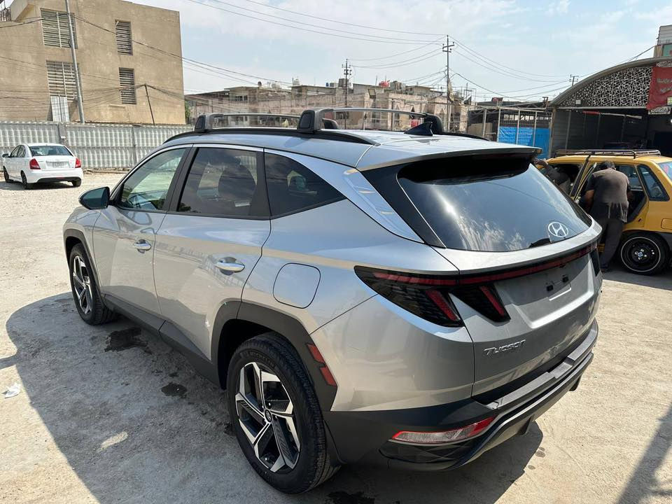 سلام عليكم توسان مديل 2023 وارد امريكي السيارة فول فول مواصفات اي شي بالك موجود بيه وحادث السياره موجود بالصور 
وللتواصل على الرقم *********** المكان بغداد
