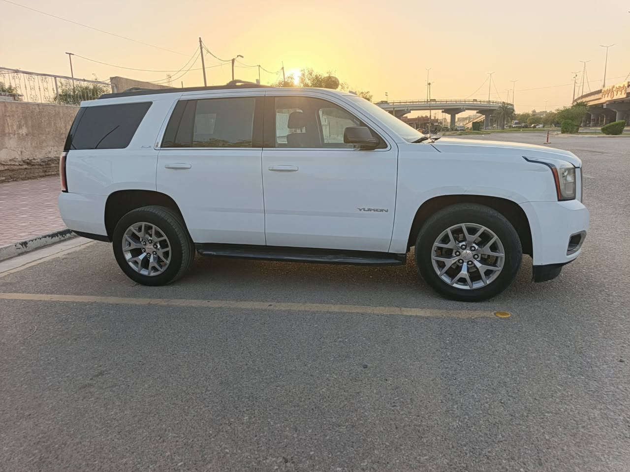 جي ام سي يوكن ٢٠١٧ دفع خلفي ثنائي
‎وارد امريكي (تقرير غرق) 
‎رقم كربلاء انكليزي تحويل مباشر بأسمي
‎بدون صبغ او ضربة
‎ماشية ٨٩ ألف ميل فقط
‎السيارة جديدة و ما متعوبة
‎بيها رصعات خفيفة بالجانب الايسر
‎كما موضحة بالصور
 ‎و اشياء اخرى بسيطة جدا. 
تنزل من سعر السيارة
‎للاستفسار الاتصال
‎***********
‎***********
مكان السيارة كربلاء
السعر ٢٧٥
