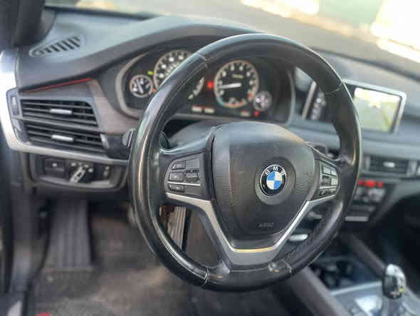 BMW X5
السلام عليكم
‏ BMW  X5
2017. وارد امريكي حادثهه بنيد فقط  بدون دواخل بدون أي شي
قطعه وحده صبغ فقط
محرك كير كفاله n55
ماشيه فقط.  43 الف  مايل فقط
بدون اي نقص جديده جدا
المواصفات : 6 سلندر 
 بانوراما
 / نظام ملاحة 
/ بصمة 
/ داخل جلد
 / بصمة 
/ كراسي امامية كهرباء وخزن ميموري /
 / جنطة كهرباء /
 لايت LED 
/ ٤ انظمة قيادة 
/ هند بريك دكمة 
/ ٣ قطع تبريد مركزي 
/ اوتو هولد 
/ حساس امامي خلفي
 / مانع انحدار 
/ مانع انزلاق 
/ ماوس تحكم بالشاشة 
/  خمس كامرات محيطيه
/ اطفاء ذاتي 
/ داخل صاج 
/ مري شفط 
/ شفتات سرعة 
/ تحكم ستيرن كهرباء 
رقم اربيل الدولي بأسمي
مكاني بغداد الأعظمية 
السعر  250 وبيها مجال للشراي كلشي اكو بالسوك حسب النظافه والجداده
للتواصل والاستفسار : 
***********
