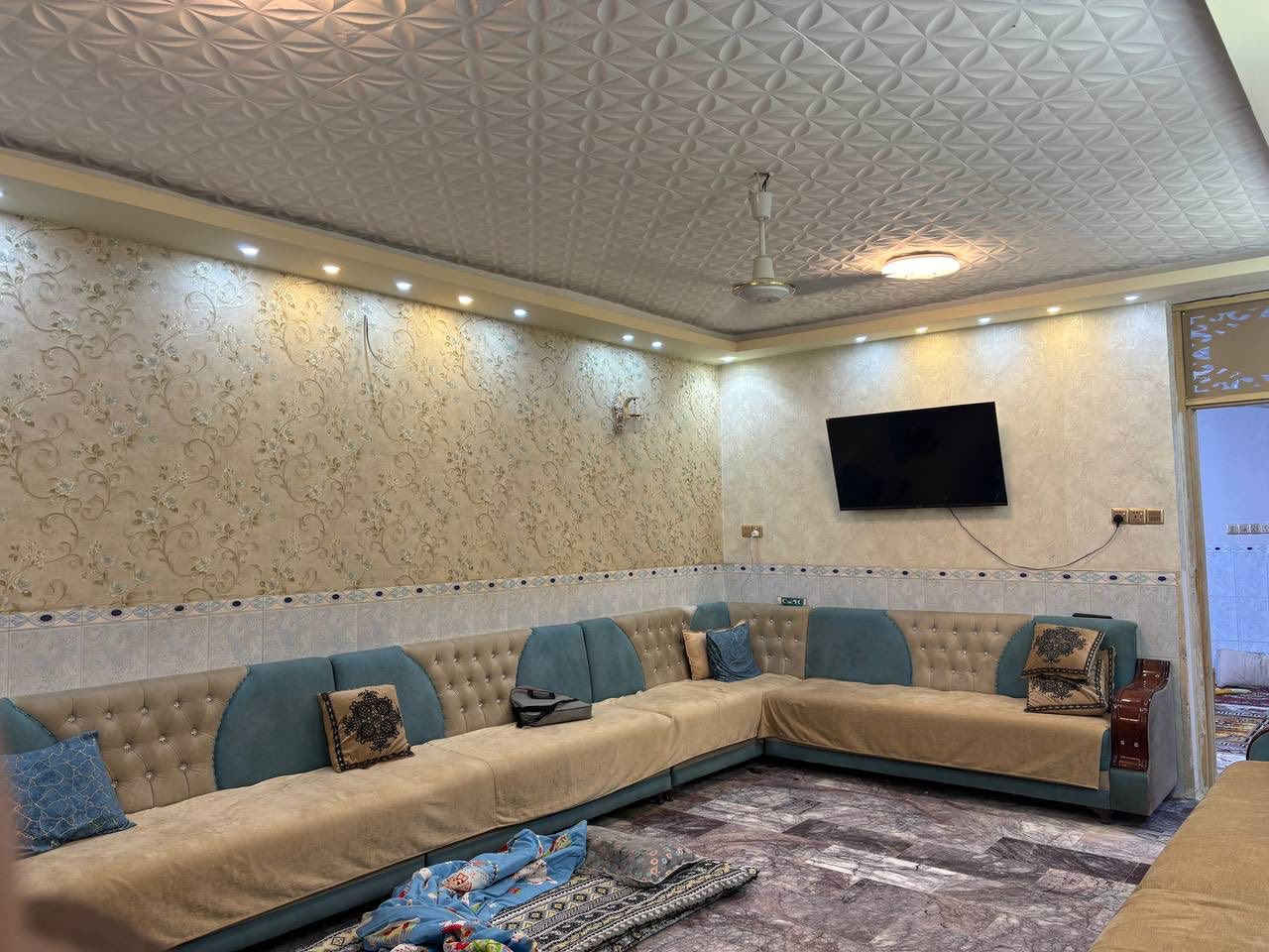 بيـت للبيـع طابـو صرف عن طريق المبادرة او البيع مباشر  
الموقـع 📍 / حي المهندسين الثالثة 
المساحــة / 250م الواجهة [10م] النزال [25م]
 يحتوي الطابق الاول ( غرفتين - مطبخ - صالة - الاستقبال - مجمع صحي خارجي وداخل - كراج سيارة - حديقة )  
للأستفسار الاتصال على الرقم التالي 

    ***********       📞 ✅
