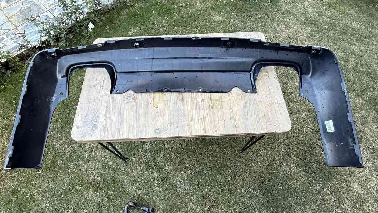 سلام عليكم غراض دوج چالنجر 🚔2023 للبيع كلهم شلع بـ(100)الـف  💵 والي محتاج شغله منهن وامكانيته متساعد ييجي ياخذهن ببلاش وعيوني الكم
🔹1-فلين قاعده صندوق اصلي  نظافة 100/100
♦️2-دفيوزر خلفي  اصلي نظافة 90/100 بيه شخطه بسيطه 
♦️3- اسطاب أكسل يمين اصلي نظافة 70/100 بي عواج بسيط   
🔷4- كڤر غلاف ستيرن نظافة 100/100
مكاني بغداد حي الجهاد 🏘️
رقمي ***********☎️
