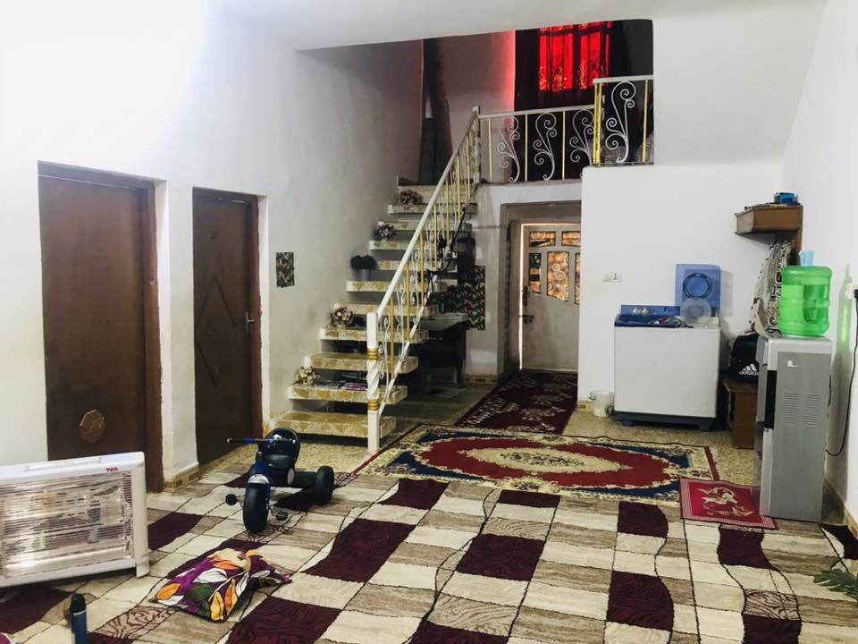 بيت للبيع الكوت / حي الحكيم الاولى شارع الميناء جهة الشط يبعد عن شارع العام ٦٠٠ متر يقع بين شارع الميناء والحولي الجديد بمسافة ٣٢ متر ، مساحة البيت ٢٩٥ متر واجهة ١٣ ونزال ٢٢،٥ عقد زراعي ٢٥ باسمي بناء ٢٠١٢ اي استفسار اخر  الاتصال على رقم الهاتف ***********
