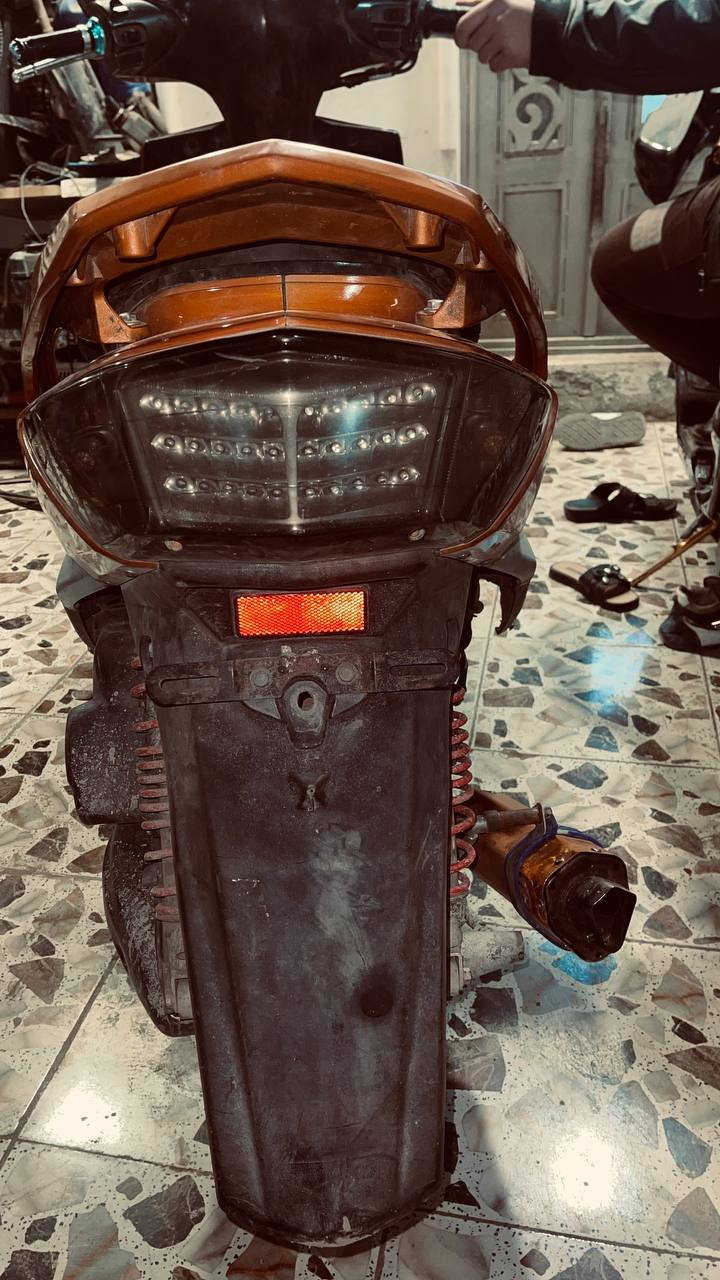 السلام عليكم دراجه سكنس فحل نوزل الخطين ورد كوري دراجه مزوده صالون رياضي لايتات رياضي كلجات رياضي بك لايت رياضي دراجه خير من الله نكره سلف بكل وقت مكينه بلاديه كهربائيات كله شغاله ومكفوله كفاله عامه الكفرات مختمه ختم كامل ويه المكينه وبعد بيهه هواي مواصفات تخبل شلعه ومعدل فدشي للبيع او مراوس بسكنس جبلي أو psx الرقم ***********
