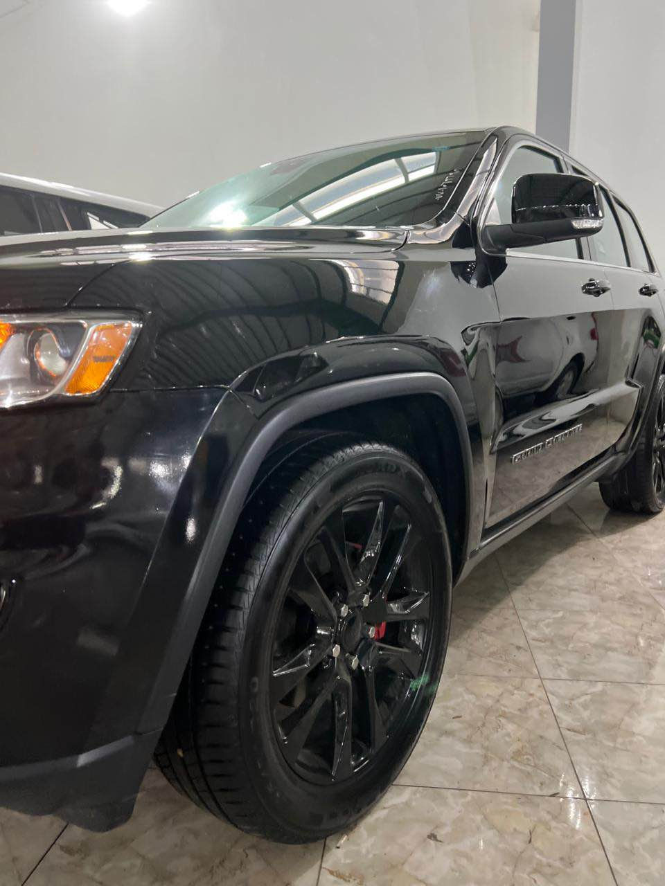 جيب  2018
لمتدد
لون اسود 
كليين تايتل بدون صبغ بدون بارد بدون شخط
كير محرك بلادي 
سيارة بانوراما
كشنات جلد وتبريد وتدفأة 
ستيرن كهرباء
شاشة جبيرة كار بلي
بجم فول زنون عالي ناصي بلوجكتر لد العدسات بلادي
جندة كهرباء 
سيارة فول 
مكاني كلار سليمانيه 

السعر 240 وبي مجال 

*********** الخالص, ديالى
