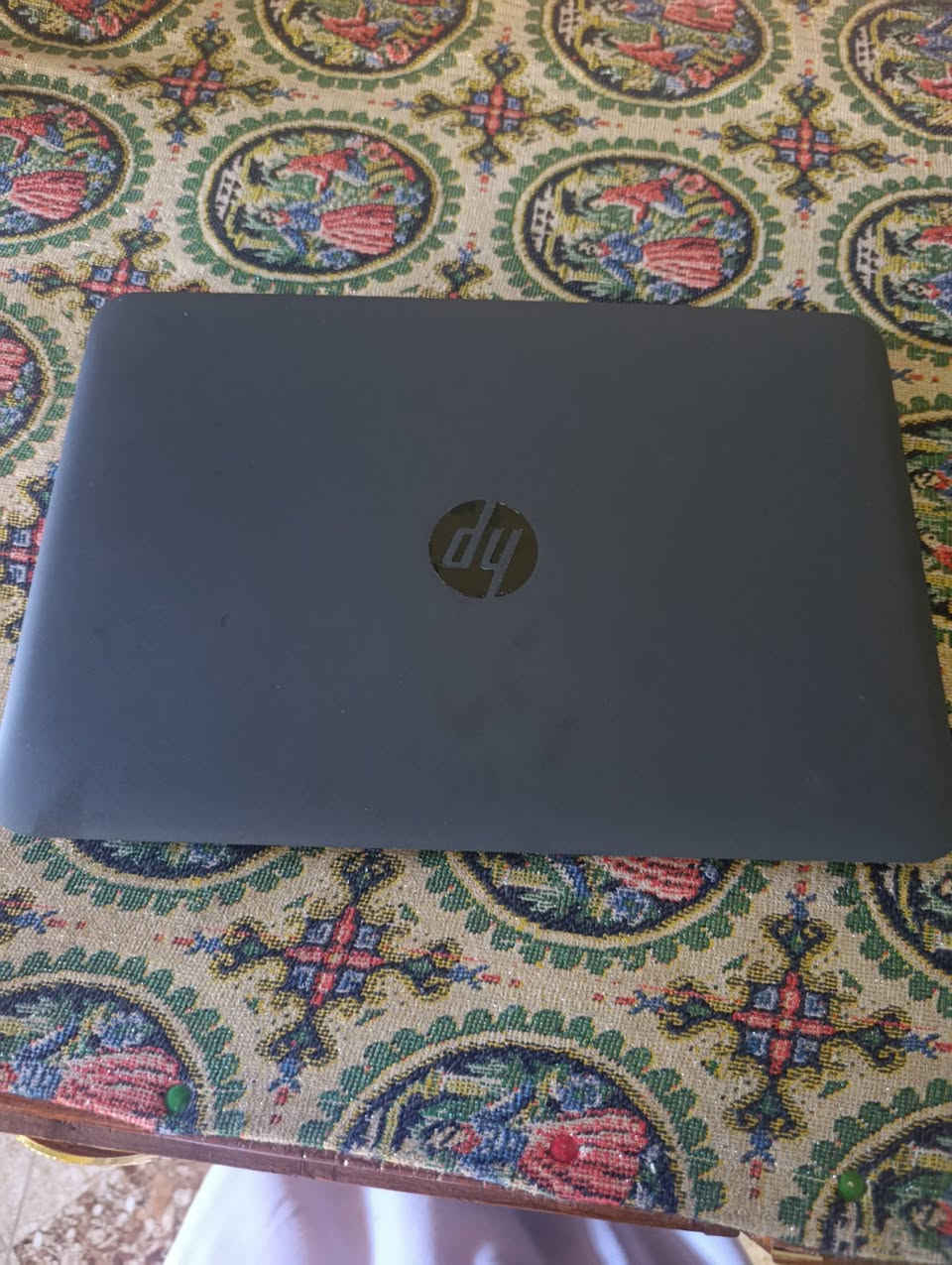 لابتوب مشتريه جديد مابيه اي شخط وماعرف مواصفاته رايده 100 *********** واتساب فقط
