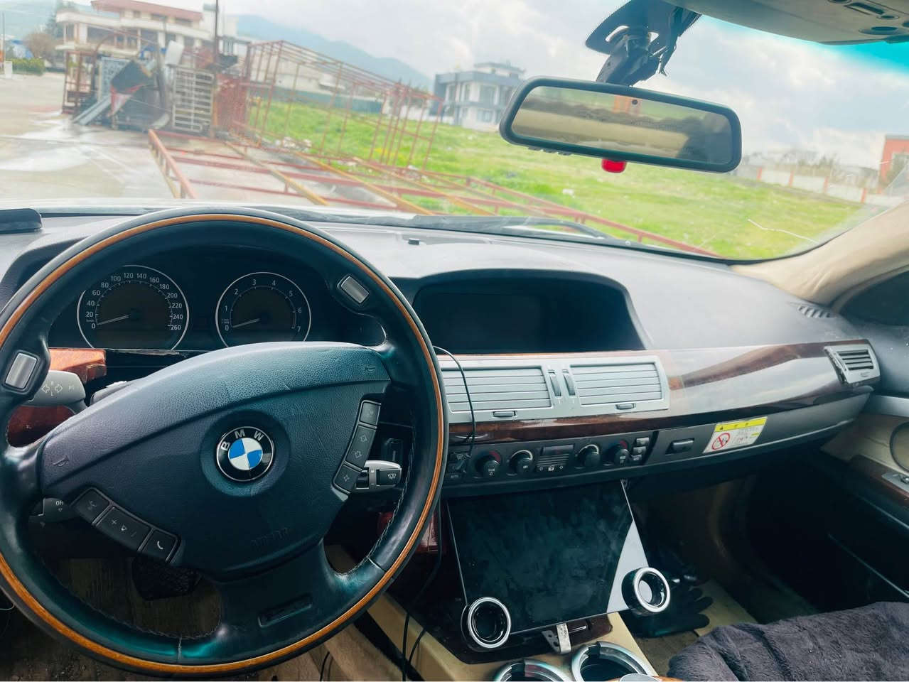 سڵاوی خواتان لێبێ برایان ئەم سەیارەیە بۆ فرۆشتن و گۆڕینەوە لەسەر دڵ گرتن مۆدێل ٢٠٠٥ فول فول مواسەفات 
سڵاید 
درگا سەحب
تەبریدی نیزامی دوو زۆن
تحدید سرعە 
کوشن کارەبا و خەزن 
هەر چوار جام ئۆتۆ 
لایت عەدەسە 
پێش و دوای بەشەر گێڕ و مەکینە بەشەرت کارەبای موس و بڕاوەی بەشەرت سەیارەکە دوو ساڵە لای خۆمانە بێ سەر ئێشەیە  ماڵێ مەدەنی بەشەر مەنەفێستی برام خەلیلی لەگەڵە مەکینەی ٨ پستۆنی مەکینە سوپەرە بەقەد شاهینەیەک ئەخوات جا لێم مەکەن بە تەیارە خۆم شاهینە و مەلیکەشم پێبووە لە مەلیکە کەم تر ئەخوات سعری ٥٨ و مەمەڵەیەکی برایانە سەیارەکە لە سلێمانیە گۆڕینەوەش ئەکەم لەسەر دڵ گرتن 
*********** السليمانية, العراق
