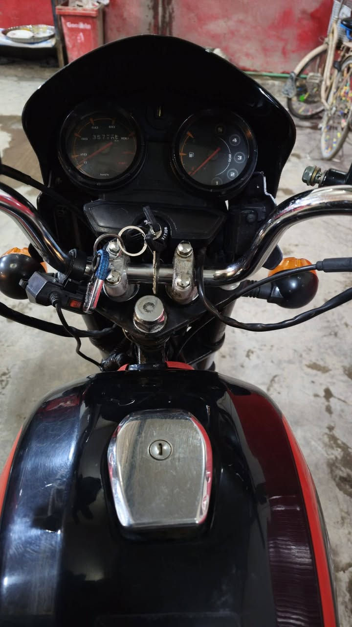 السلام عليكم بوكسر بدون اوراق بيها نقوصات مثل گفر باتري ودوشمة كشن سعرها 700 وبي مجال بسيط
الدورة ابو طيارة

***********
