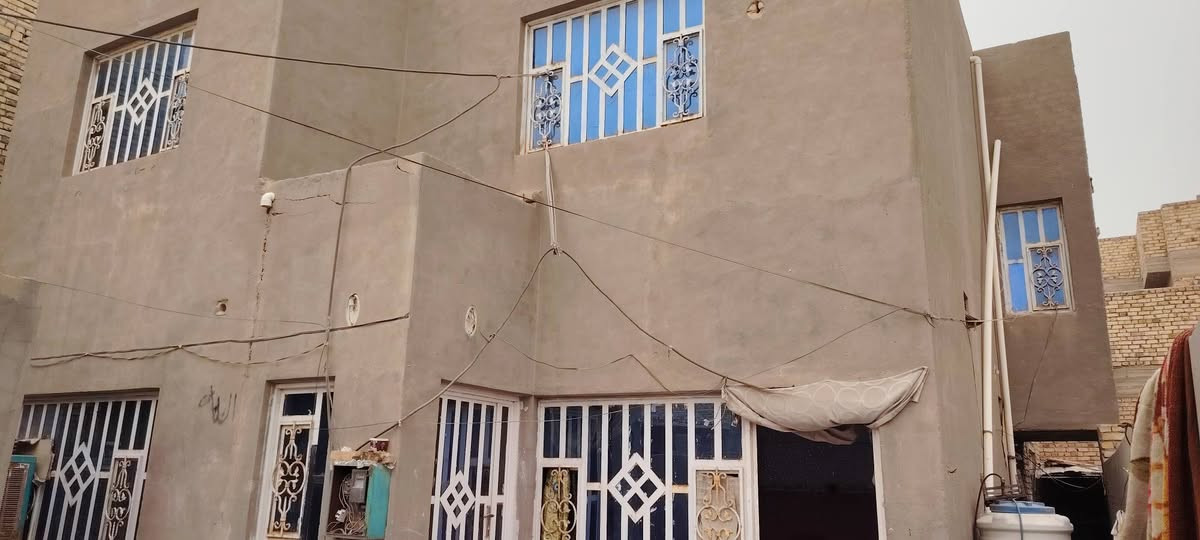 بيت للبيع مطلوب مبادره
المساحة: 220 متر 
📍 الموقع
 العنوان: الديوانية، حي الزهراء قرب المستوصف
 (طابقين) 
🏠 يتكون من  
 استقبال
 صالة جلوس عائلية عدد 2.
 مطبخ .
 اربع غرف نوم.
 مجمع صحي.داخلي وخارجي

السعر الكلي 160مليون مطلوب مبادره 80مليون بي مجال 

📞 للاستفسار 
أو الاتصال على الرقم: ‏
‪***********‬‏،، ***********
