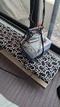 عدت. محل. خياطه  للبيع. إستعمال خفيف. السعر.   07503119746