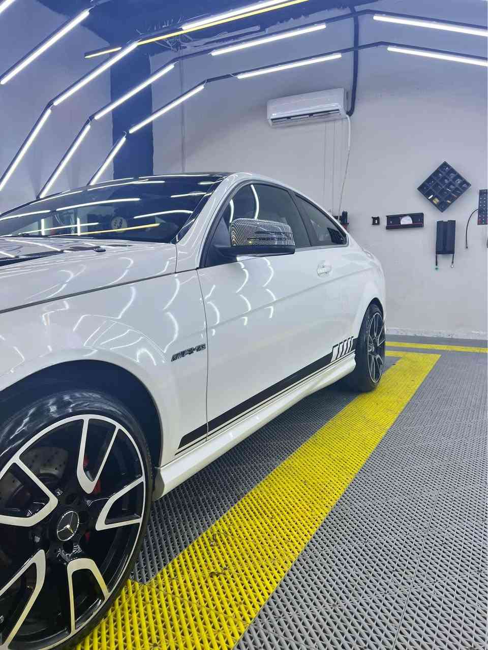 السلام عليكم مارسيدس C350 موديل 2012 وارد كندي داخلة كلين حادثها بالعراق جاملغ السايق ربعه وربع البنيد محرك 6 سلند Cgi اصل AMG ماشية 187  بانوراما كشنات تدفئة وخزن ميموري تبريد قطعتين شاشة وكاميرا بلاد حساسات امامي خلفي شفتات ستيرن
للتواصل على الرقم فقط
السعر خاص 
0770 884 7823 بغداد, العراق
