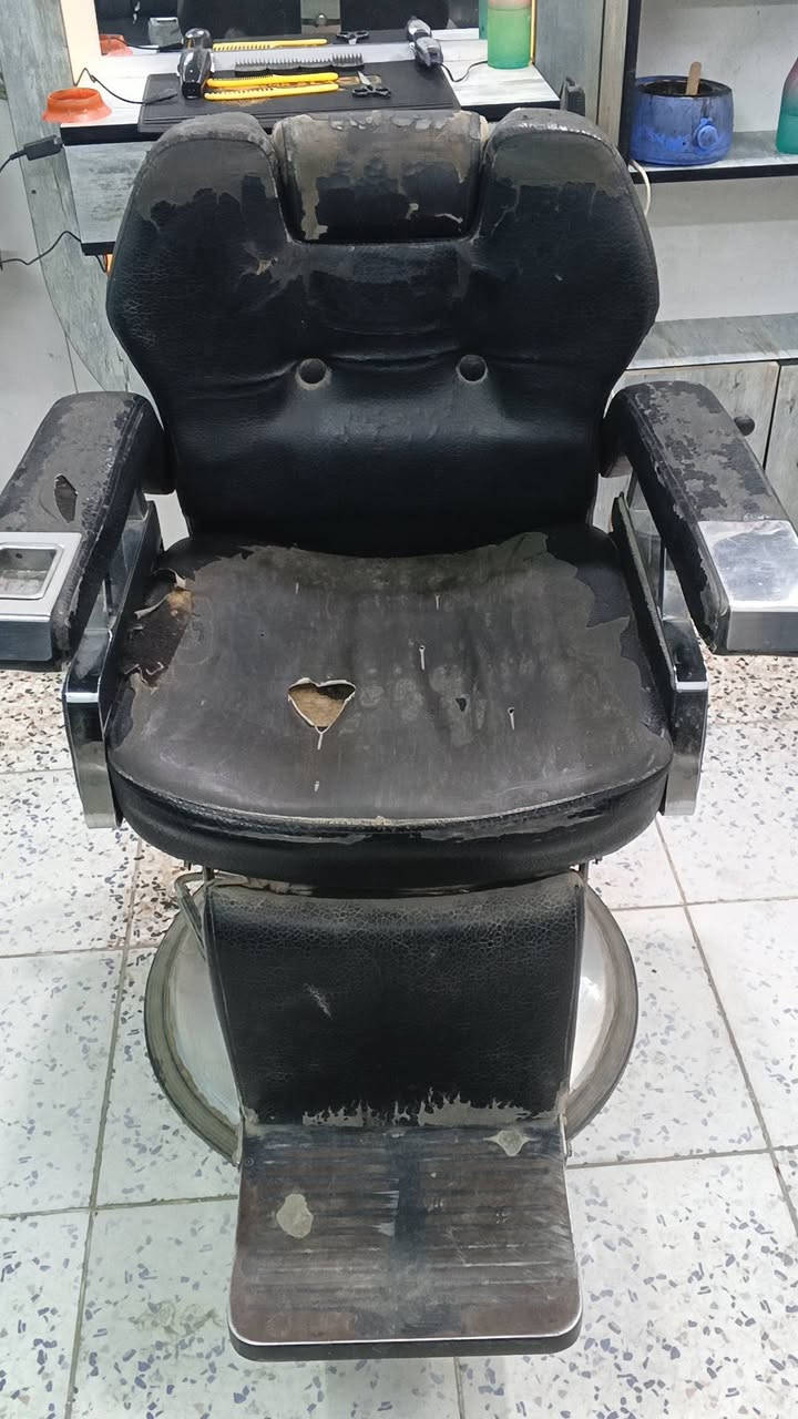 سلام عليكم كرسي حلاقة بيش يفيدك خابرني ***********
