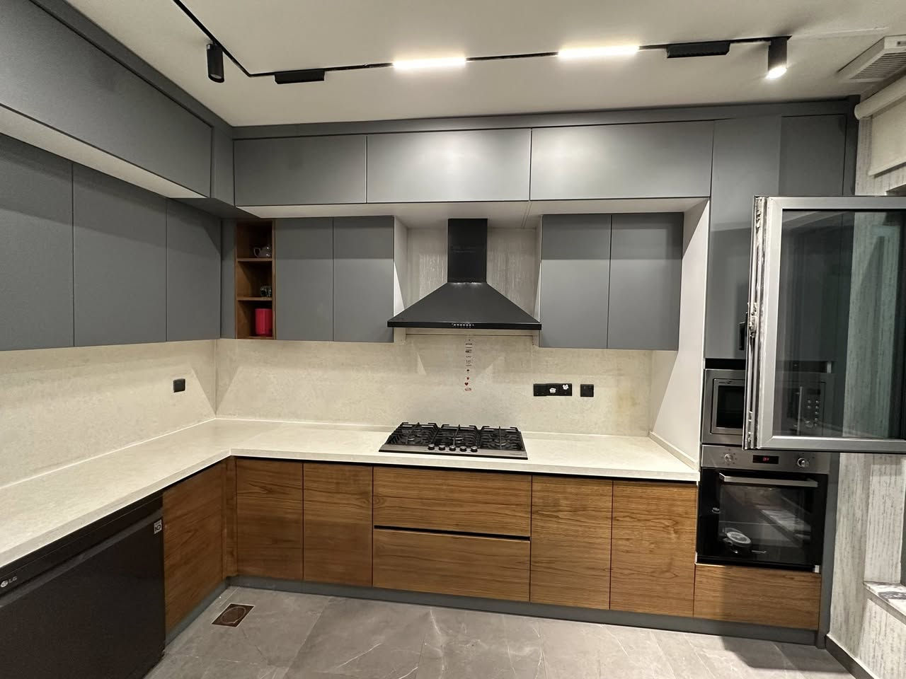 تعلن شركة عمدة ميلانو للمطابخ التركية 
تقدم لكم فرصة جديده لكل اهلنا في بغداد والمحافظات 
احجز اثاث بيتك او شقتك بالتقسيط المريح 
مطبخ 
غرفة نوم 
تخم قنفات 
ديكور داخلي 
صبغ 
شبابيك المنيوم 
محجر درج 
اجهزة كهربائية 
للحجز والاستفسار يرجى الاتصال برقم الشركة 
***********
او زيارة مقر الشركة بغداد القادسية قرب ساحة النسور
