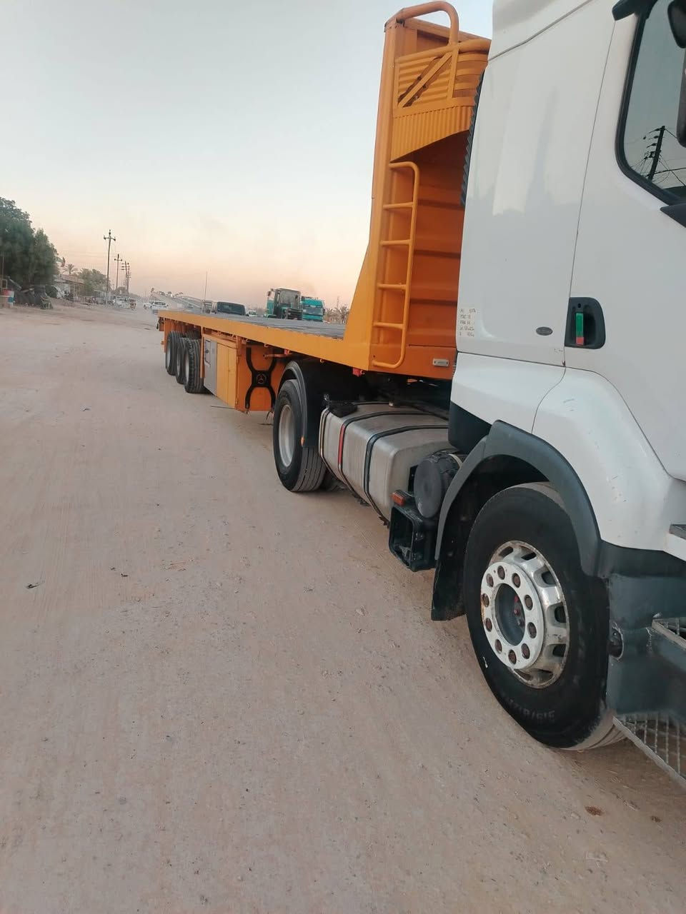 السلام عليكم  رينو موديل 2000 مواصفات دوله رقم بغداد شرط التحويل عربانه جديده 13,60 دك الجرف حداديه شرط مكفوله من كلشي للاستفسار ***********
