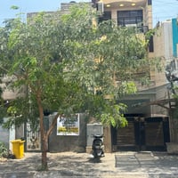 دار للبيع تجاري  شارع المغرب مقابيل مشفى الخيال مجاور صيدلية عطر البيل...