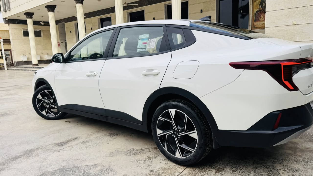 السلام عليكم K3(سيراتو)        2024 وارد الخليج
رقم بغداد الدولي 

فول مواصفات عدا الفتحه 

بصمة 

بصمة ابواب 

دخول ذكي 

مري قلاب 

اشاير ب مري

تبريد قطعتين 

حساسات امامية و خلفية 

عدادات شاشة 

ماشية 10 ألف 

محرك 1600 دوش 

ويل كب كروم 
لد نهاري 

سيارة بعدها زيرو 0️⃣ 

منفذ شاحن يو إس بي و منفذ ايفون 

المكان بابل 

رقم الهاتف ***********
