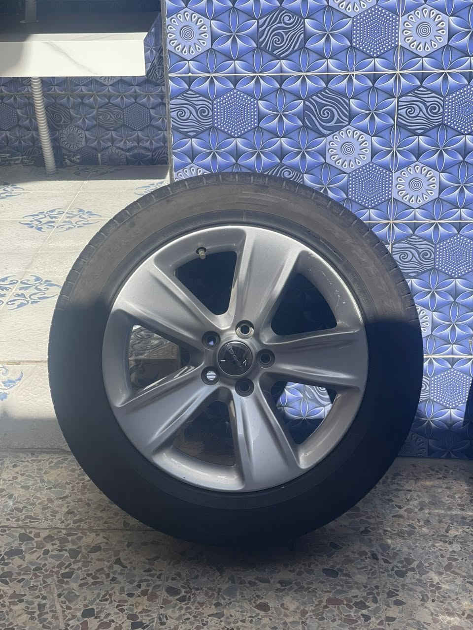 السلام عليكم
ويلكب جارجر مال حاويه جديد بالكارتون زلغ مابي
لا عواج ولا تصليح
تخم تاير اصلي جديد
بلادي ما مصبوغ
السعر 525 بي مجال بسيط
للاستفسار ***********
مكاني بصره دويد
