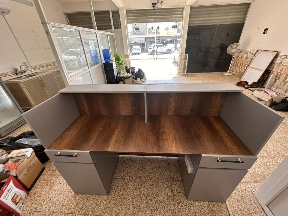 السلام عليكم
ميز رسبشن MDF  تم عملة حسب الطلب انارة لد دفن 
استخدام جدا جدا قليل اي ضرر مبيه 
العرض ١٨٠سم
الارتفاع ١٢٠ سم 
العمق ٦٠ سم
يحتوي على مجرين و كومديين 
للاستفسار التواصل على الواتساب 
***********
