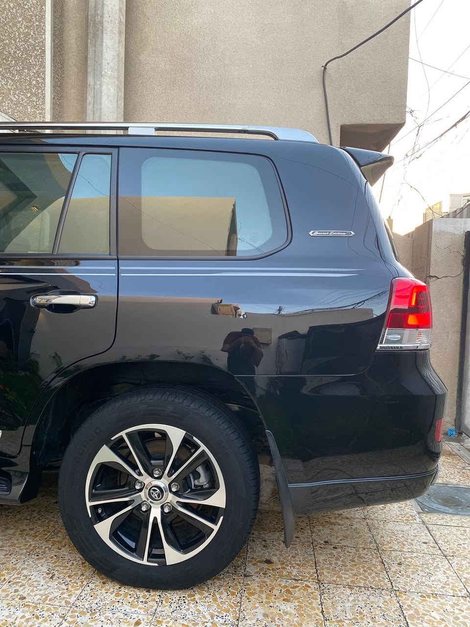 السلام عليكم

للبيع 

TOYOTA LAND CRIUSER GXR 2017

تويوتا لاندكروزر 2017 GXR 

ساز فول مواصفات 

شاشة 

كامرات 360 درجة

كشنات جلد

وباقي المواصفات الGXR معروفه

حجم المحرك V8 4.6 

رقم سليمانية بأسمي تحويل او وكالة باليعجبك
 
ماشية 112,000 KM كيلو متر

السيارة كفالة عامة  قطرة صبغ ما بيها

 الباب خلف السكن بي اصبعين PDR وما مبين والجاملغ الامامي رصعة بسيطة على وضعها

مكينة كير تبريد كلشي كفالة عامة وعلى وضع الشركة شرط السونار

السعر 45,000$ وبيها مجال

مكاني بغداد الأمين الثانية

للأستفسار

*********** رقمي

