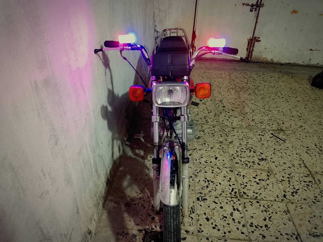 السلام عليكم دراجة للبيع
موديل 17 تعمير 21
أوراق اصولي 
مكاني قضاء الحي 
600 وبيها مجال
التواصل خاص


**إذا كنت صاحب هذا الإعلان وتريد حذفه لأي سبب، رجاءا أرسل رسالة إلى الدعم الفني**