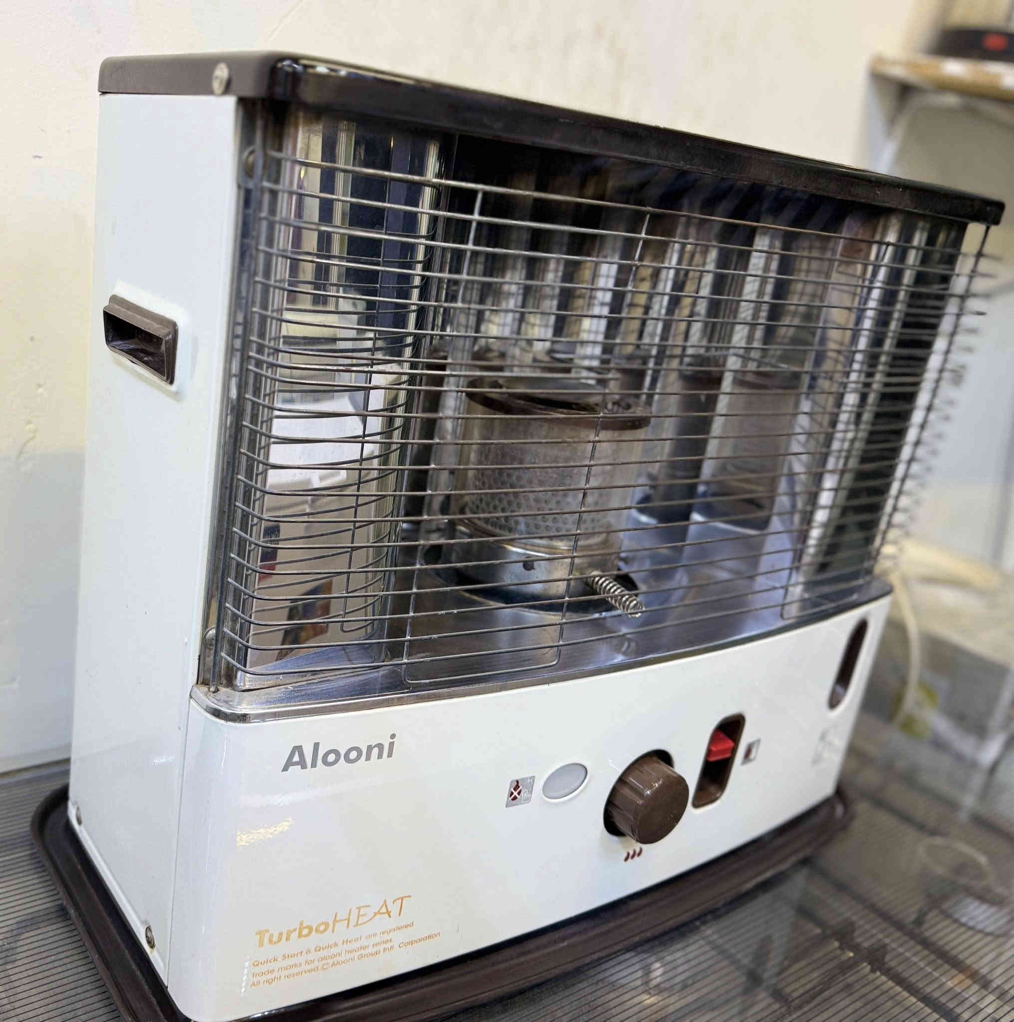 للبيع صوبه تيربو نضيفه جدا جدا وشغاله فتيله اصليه نسبه النظافه موضحه كدامكم السعر 90 الف العنوان سامراء ***********
