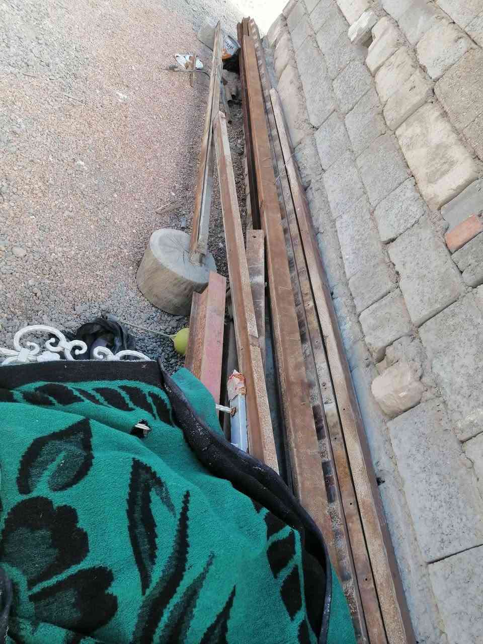 سلام عليكم جينك مستعمل اخو الجديد بيهن ٦ قطع طول ٣٩٥ واكو بيهن ٢ ٣٥٠ والجبيره ٥٥٠المترعله ٥ وشخاط وهنقلانات رقمي ***********.هذه
