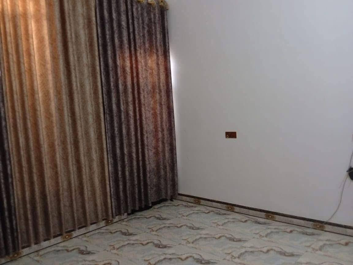 ⭕️تسلسل: 1109
🏡 دار للبيع  في الفلوجة حي الجولان الثانية قرب برج الكاميرات الاول 🏡
            
                     📢 على بركة الله 📢
📍نوع الملك = طابو زراعي  
📍المساحة = ١٦١ م٢
📍الواجهة = ٩،٥ م النزال: ١٧ م
📍 شارع :  ٧ م
📍بناء بلوك ٢٠٢١ 

🟢يحتوي الدار على
غرفتبن نوم واستقبال وصالة ومطبخ وحمام وصحيات وبيتونة كبيرة

🟨سعر البيع للعقار : ٧٠ مليون دينار قابل للتفاوض

🟢مكتب دجلة الهندسي للعقارات حي الجولان قرب صناعة الجولان للسيارات مجاور سوبر ماركت الهلال
للاستفسار الاتصال 
‏‭ *********** 
***********
